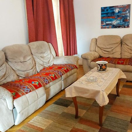 Jessy Lovely Apartment In Heliopolis Il Il Cairo Esterno foto